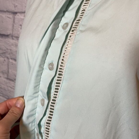 Olive & Oak Sleeveless Partial Button Down Top Size Small - Picture 4 of 7